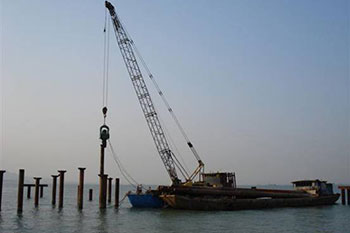 Вибромолоты успешно использовавшиеся при строительстве «Xiamen Jimei Bridge»